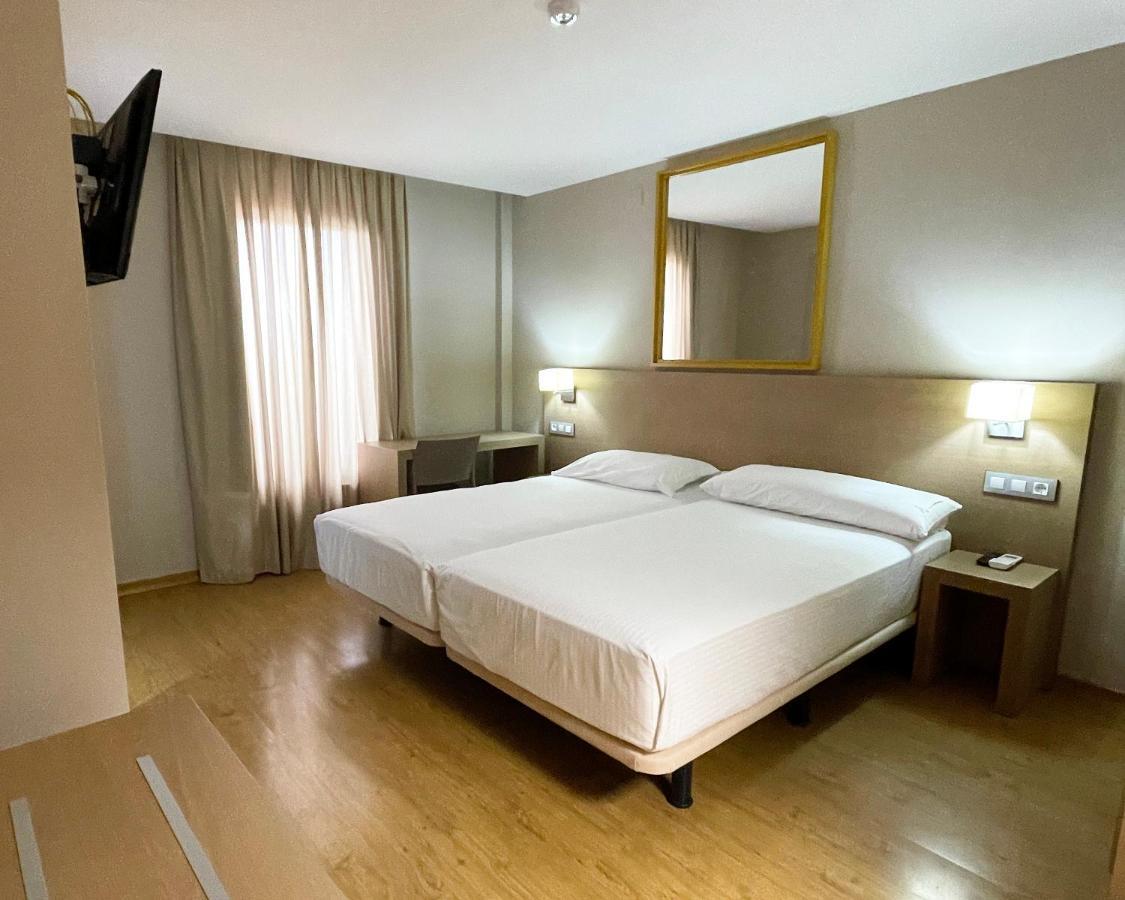 Nuevo Zenit Calahorra Hotell Exteriör bild